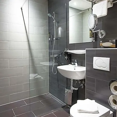 מלון Mosaic Centre 3*