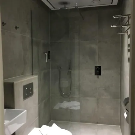 מלון Mosaic Centre 3*