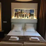 Отель Mosaic Centre 3*